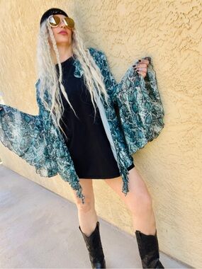 ULTIMATE FLOWY BOHEMIAN SNAKEPRINT RUFFLE COVERUP/top